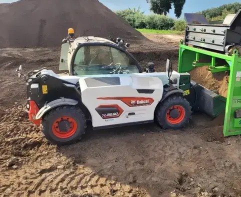 location mini pelle à Combourg - image 2